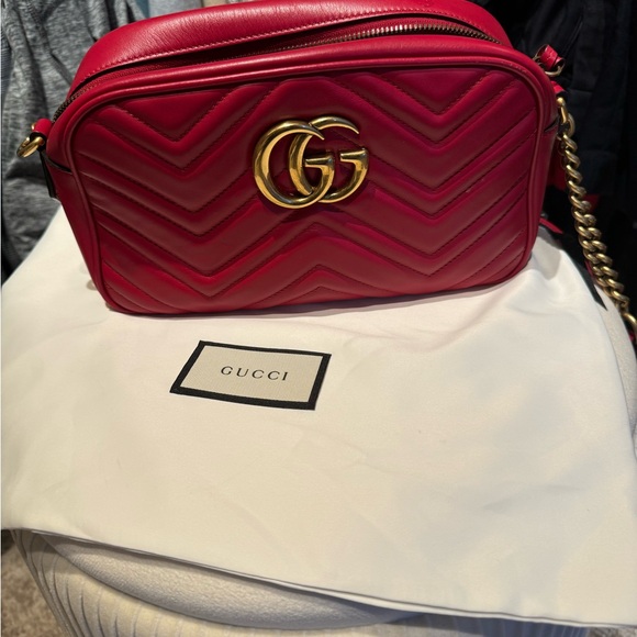GUCCI Red Matelasse Leather Small GG Marmont Shoulder Bag - Picture 3 of 8